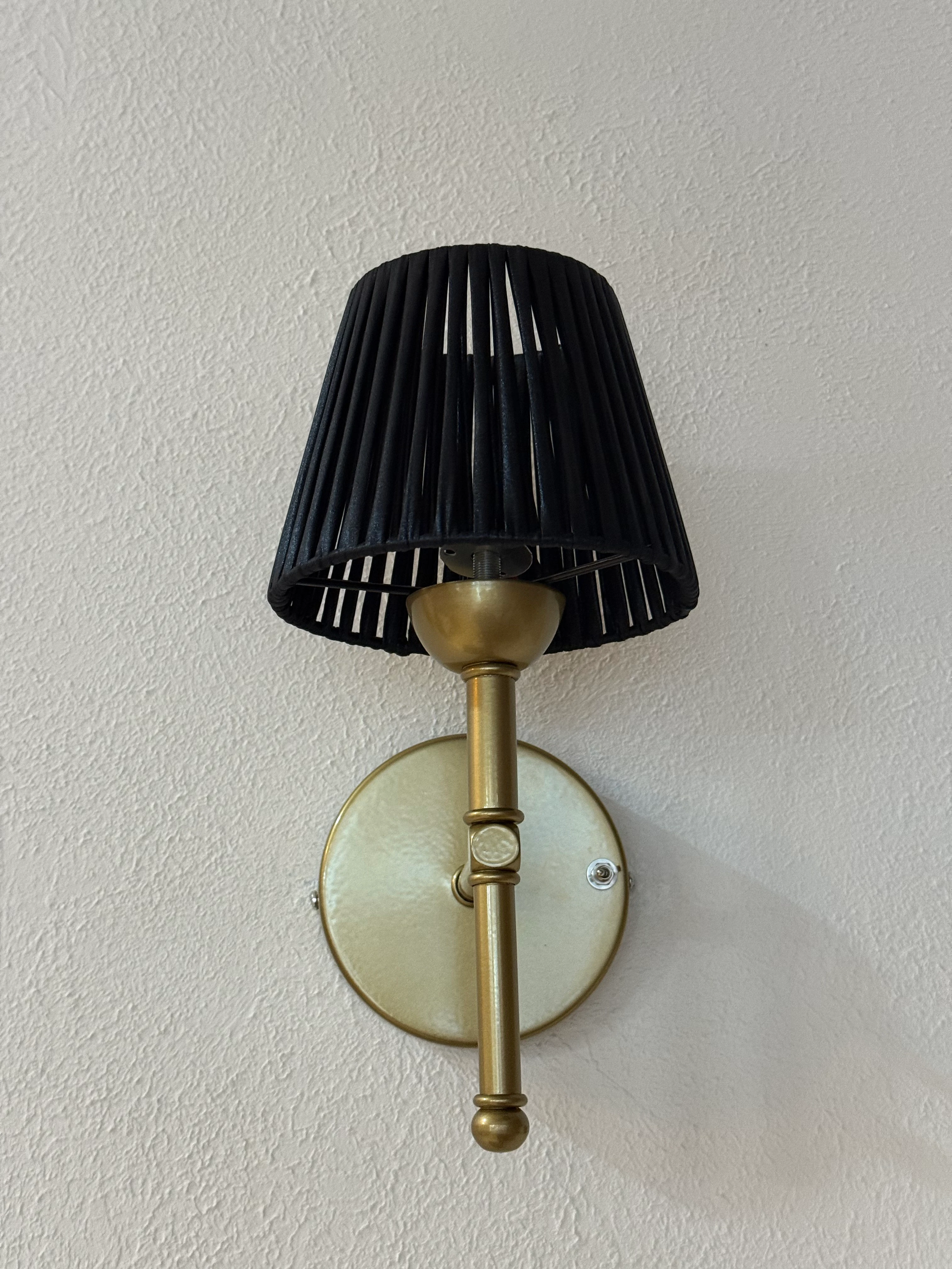 Siyah Deri Kablosuz Pilli Duvar Aydınlatması Aplik - Alt Eskitme Gold